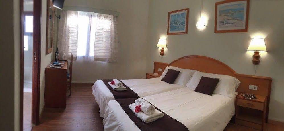Hostal Doris - Adults Only Colonia de Sant Jordi Exterior foto